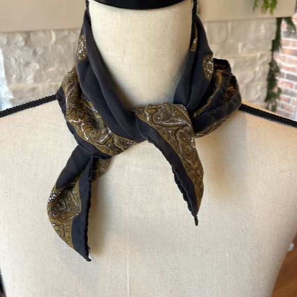 Silk small scarf/pocket square hand rolled edges black and gold - Picture 2 of 9